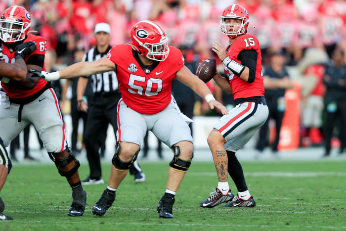 Georgia QB Carson Beck drops back to pass.